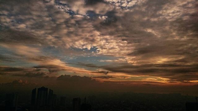 sky, cloud - sky, sunset, cloudy, silhouette, scenics, beauty in nature, weather, dramatic sky, tranquil scene, tranquility, overcast, storm cloud, nature, landscape, atmospheric mood, cloudscape, cloud, idyllic, dusk