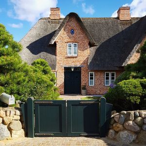 Exterior of house against sky