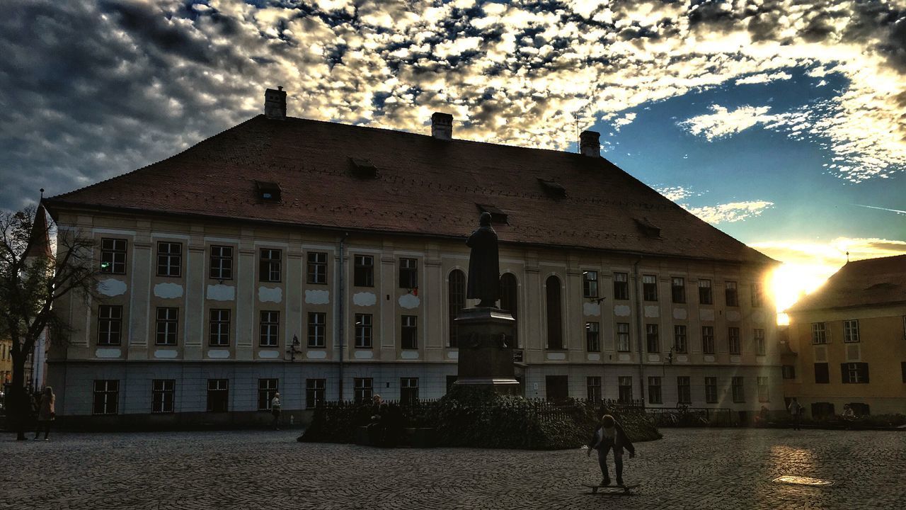 VIEW OF BUILDINGS AGAINST SKY