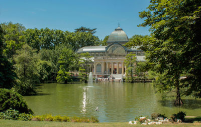 Front view of the crystal palace with its lake in the parque del retiro, madrid, spain