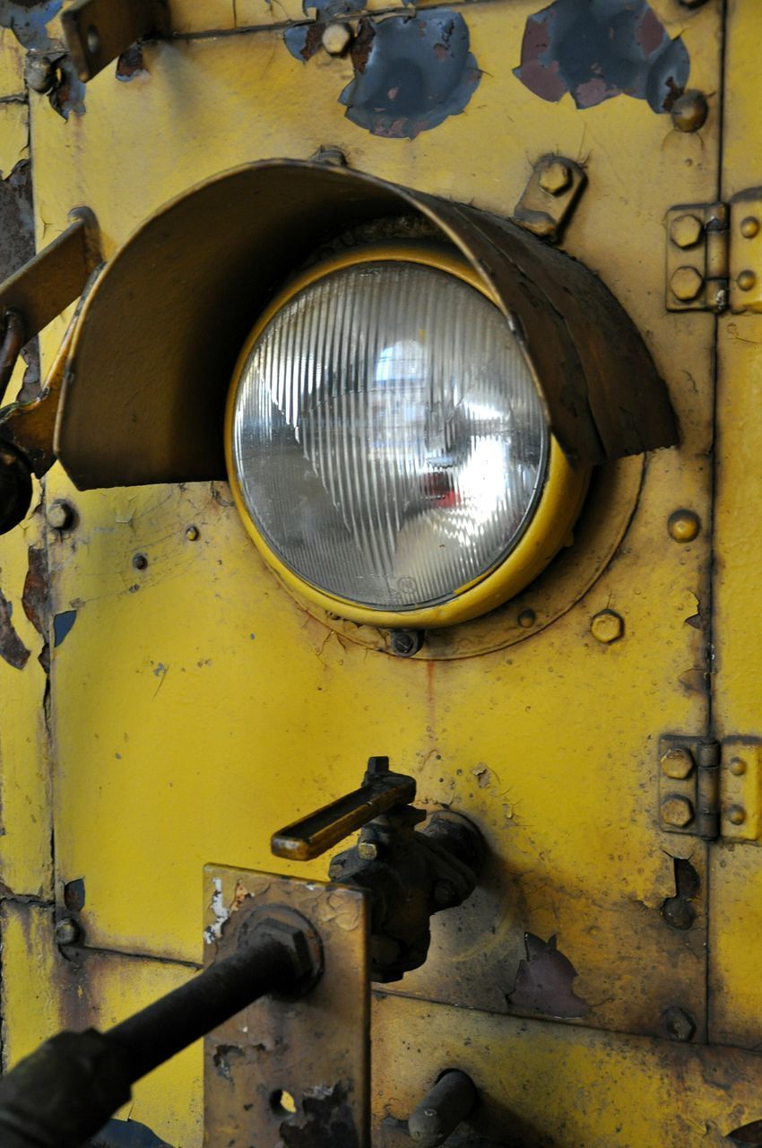 FULL FRAME SHOT OF YELLOW METAL