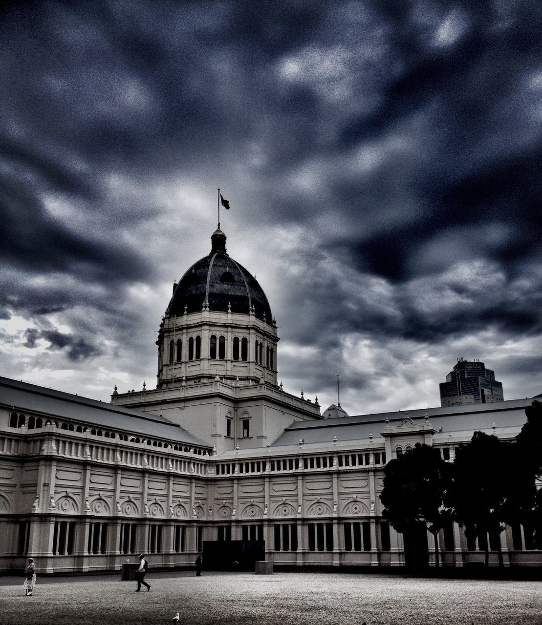 architecture, built structure, dome, building exterior, sky, place of worship, cloud - sky, religion, spirituality, famous place, cloudy, travel destinations, facade, tourism, history, travel, church, cathedral, international landmark