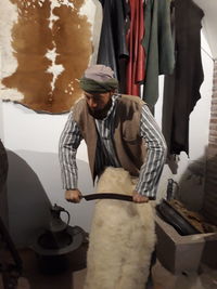 Full length of man wearing hat