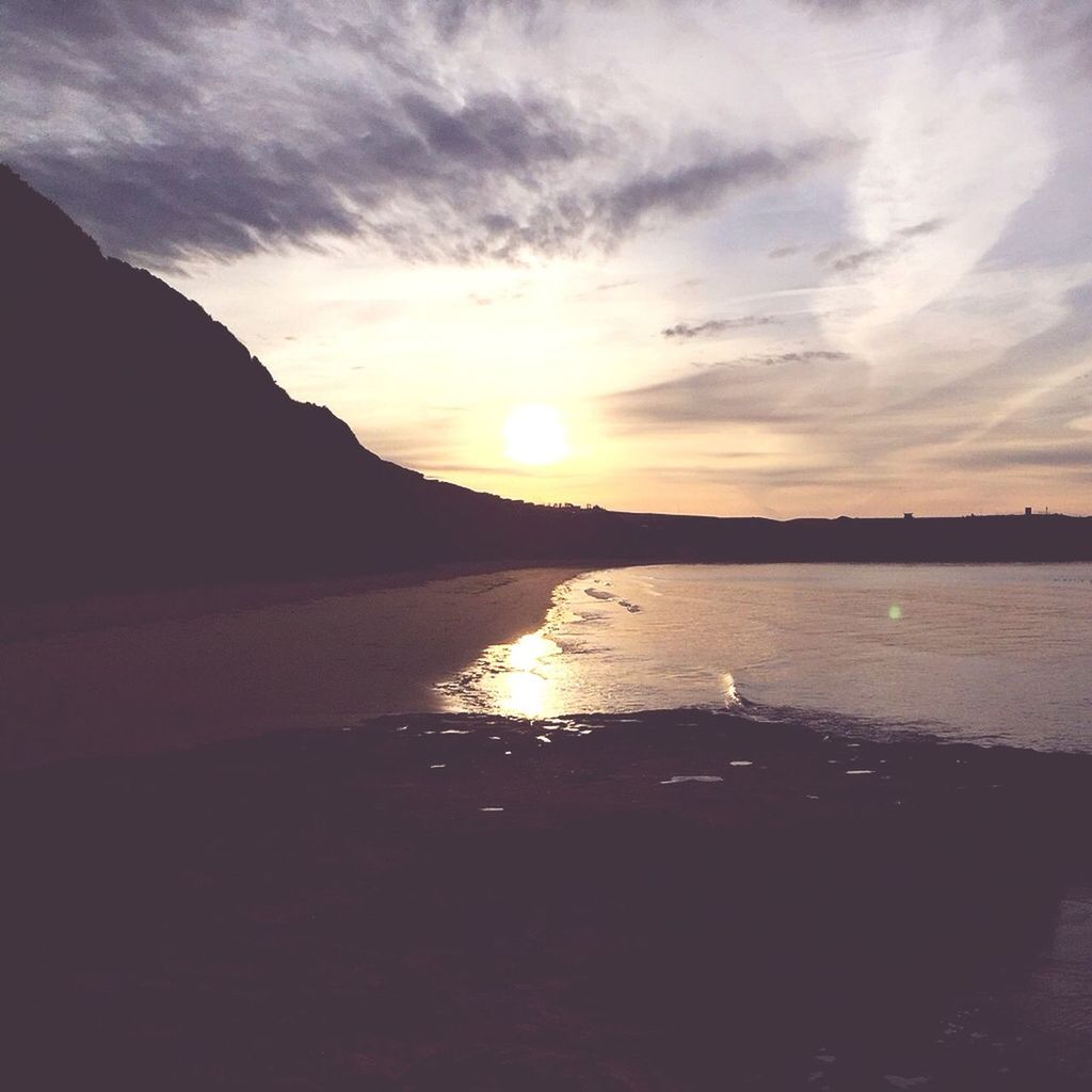 sunset, water, sun, tranquil scene, scenics, sky, tranquility, beauty in nature, reflection, silhouette, nature, sunlight, idyllic, cloud - sky, lake, sea, sunbeam, orange color, river, cloud