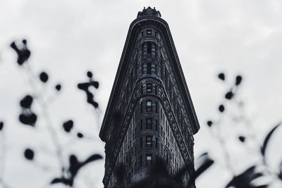 Low angle view of flatiron building against sky