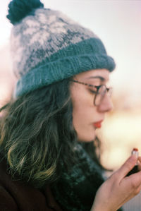 Portrait of young woman wearing hat