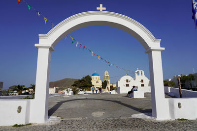 Cozy picturesque village of oia with saint georgios orthodox church on the background, santorini