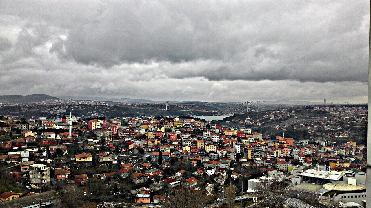 building exterior, architecture, built structure, cityscape, sky, city, cloud - sky, crowded, cloudy, residential district, high angle view, residential structure, residential building, cloud, weather, overcast, community, house, townscape, town