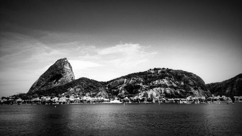 Scenic view of guanabara bay by sugarloaf mountain against sky