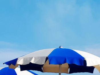 Low angle view of airplane against clear blue sky