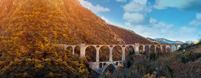 Arch bridge against sky