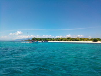 The trip to tabuhan island can be reached by boat.