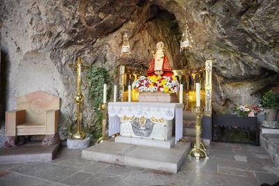 Statue outside temple against building