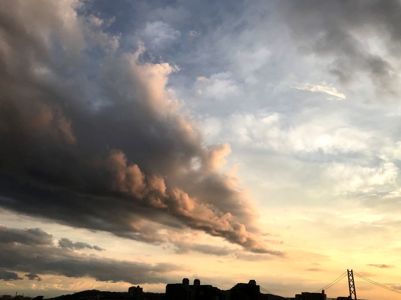 LOW ANGLE VIEW OF SILHOUETTE BUILDINGS AGAINST SKY