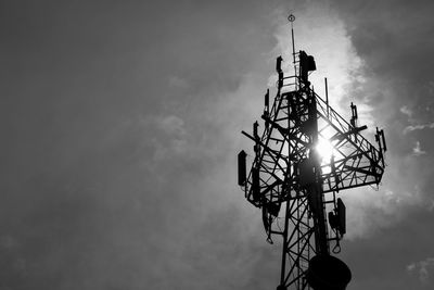 Low angle view of cloudy sky
