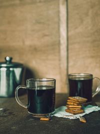 Black coffe in cups and some biscuits for breakfast 