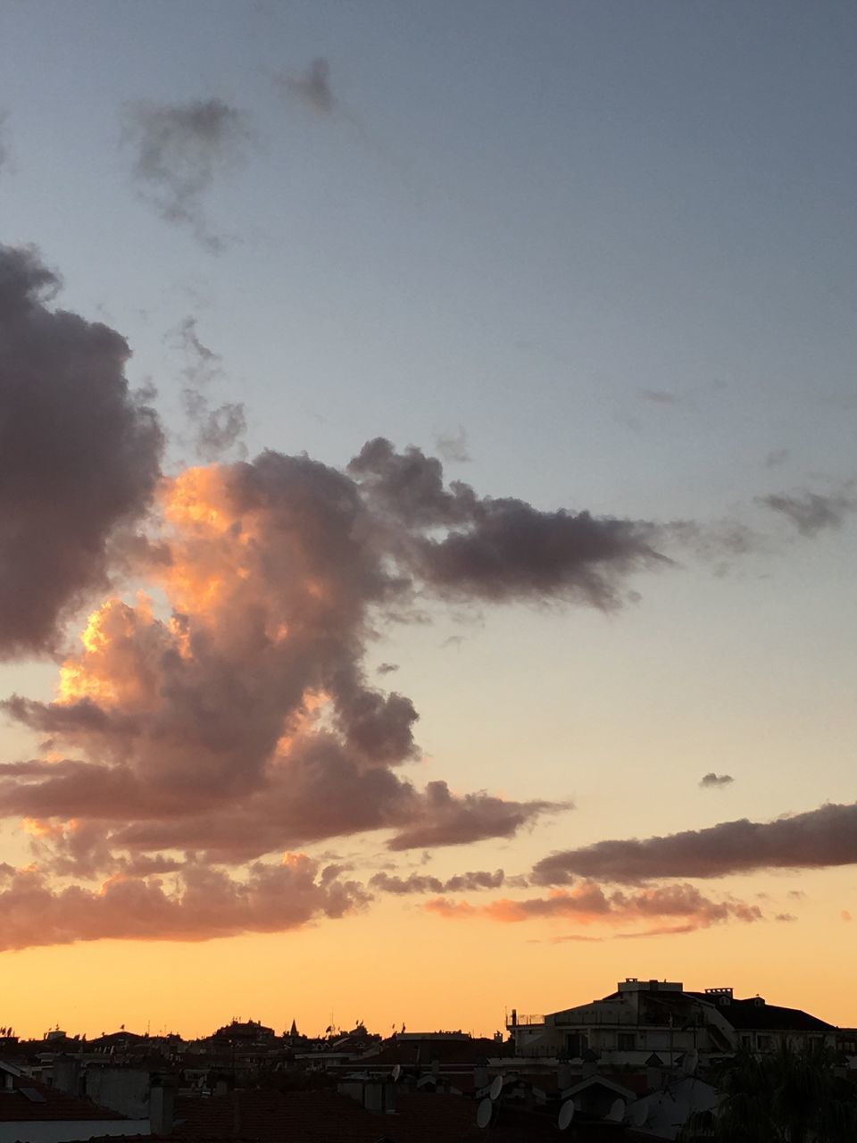 LOW ANGLE VIEW OF BUILDING AGAINST SKY DURING SUNSET