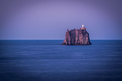 Scenic view of sea against clear sky at dusk