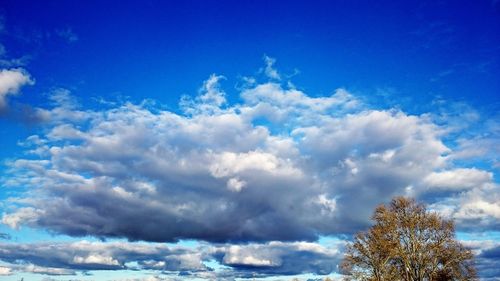 Low angle view of cloudy sky