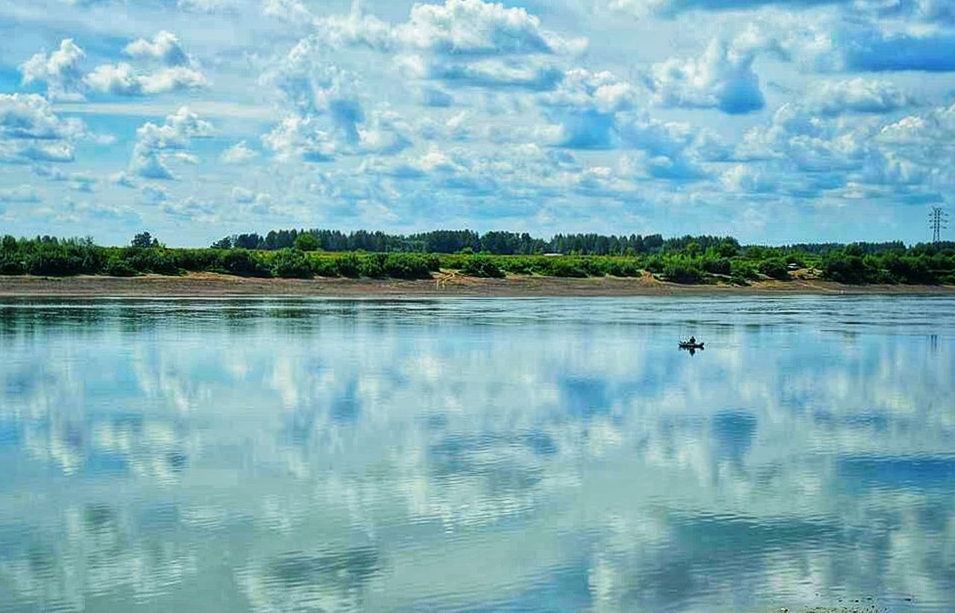 VIEW OF LAKE AGAINST SKY