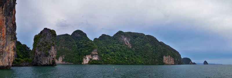 Panoramic view of bay against sky