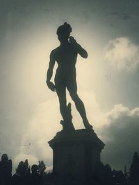 Silhouette statue against sky