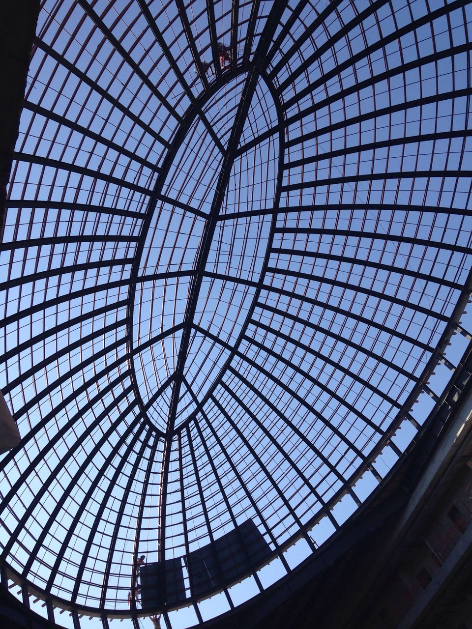 indoors, low angle view, architecture, ceiling, built structure, pattern, glass - material, skylight, architectural feature, full frame, design, modern, backgrounds, geometric shape, transparent, window, directly below, no people, day, building