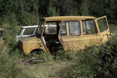 Båstnäs car cemetery