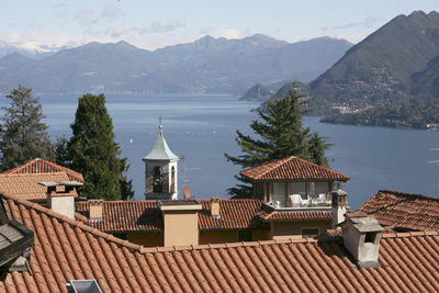 Houses against sky with mountain range in background