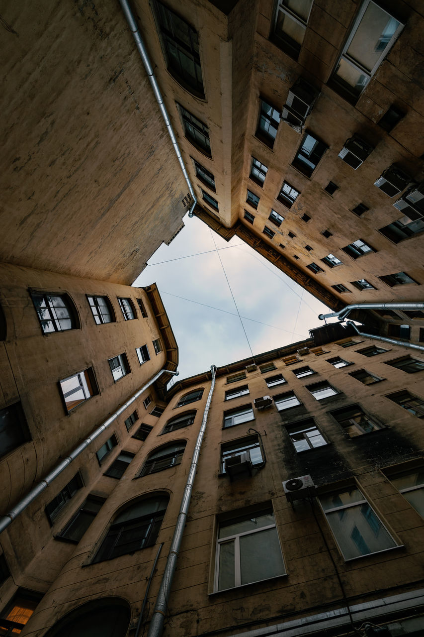 LOW ANGLE VIEW OF BUILDINGS AGAINST SKY