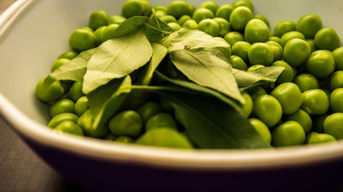 Close-up of green beans in bowl