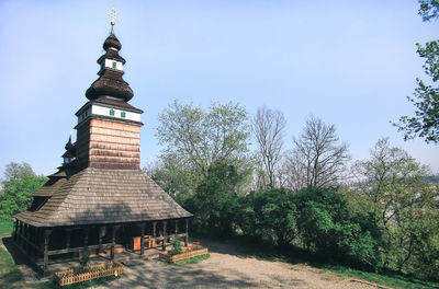 View of temple building against sky