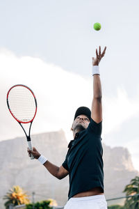 Man playing tennis