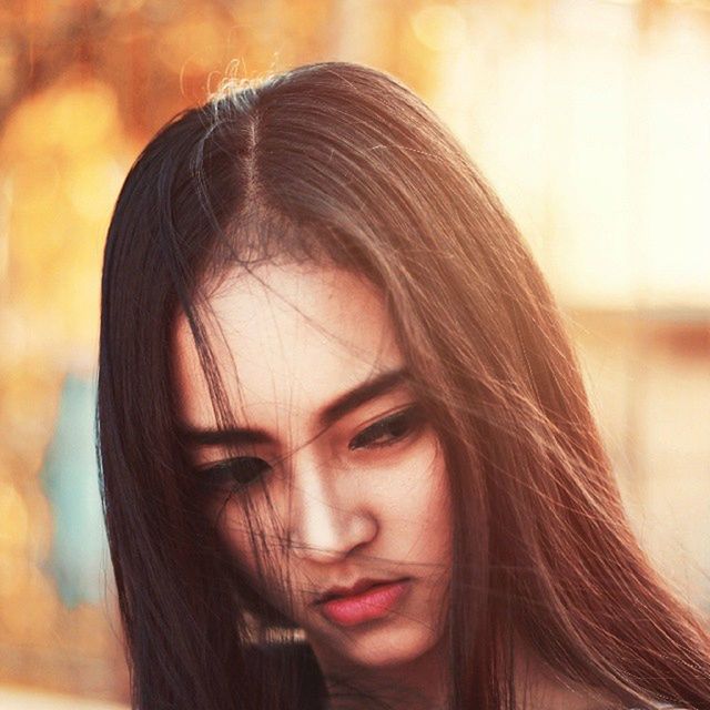 headshot, long hair, young adult, young women, person, focus on foreground, lifestyles, looking at camera, close-up, portrait, leisure activity, brown hair, head and shoulders, front view, human face, blond hair, smiling