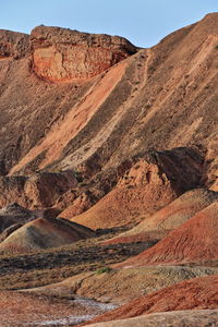 0892 rusty sandstone and siltstone landforms-zhangye danxia nnal.geological park. gansu prov.-china.