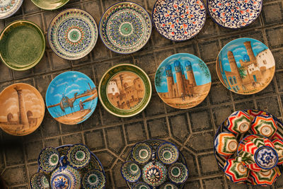 Bukhara, uzbekistan. december 2022. souvenir products. plates and tea sets with bowls