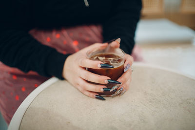 Man holding coffee cup