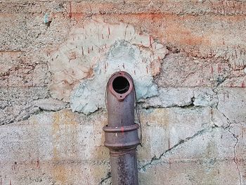 Rusty pipe on wall