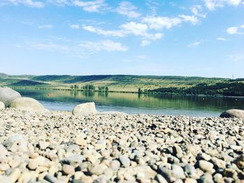 Surface level of lake against sky
