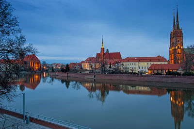 The cathedral of st. john the baptist on tumski island at night in wroclaw, poland