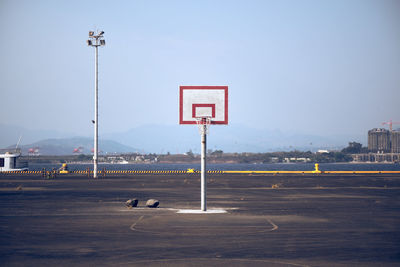 Basketball hoop