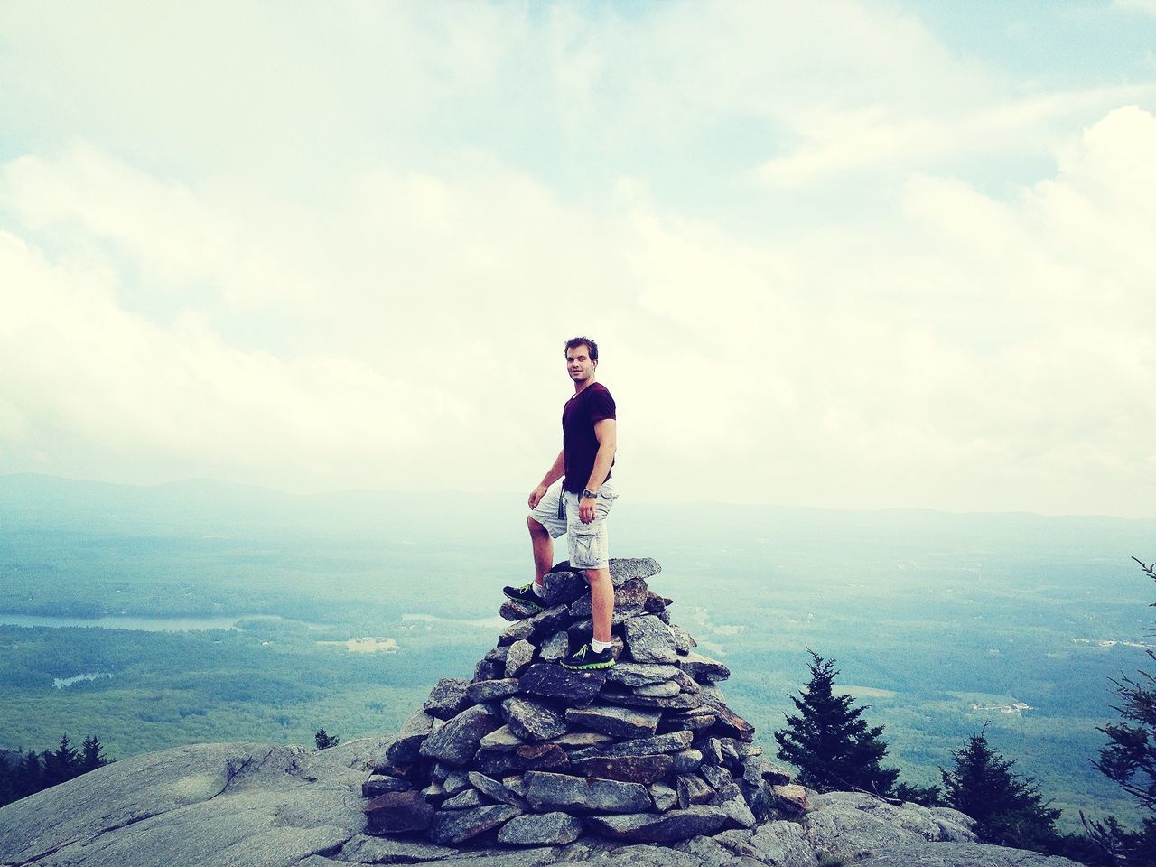 lifestyles, full length, leisure activity, sky, casual clothing, young adult, standing, rock - object, tranquility, scenics, tranquil scene, cloud - sky, young men, beauty in nature, person, getting away from it all, nature