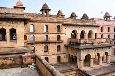 Beautiful view of orchha palace fort, raja mahal and chaturbhuj temple from jahangir mahal, orchha