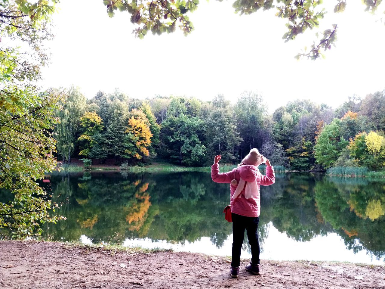 tree, real people, lake, nature, full length, leisure activity, one person, standing, water, rear view, lifestyles, day, growth, outdoors, casual clothing, beauty in nature, sky, scenics, clear sky, young adult