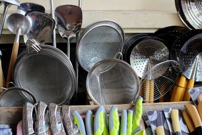 A collection of kitchen utensil.