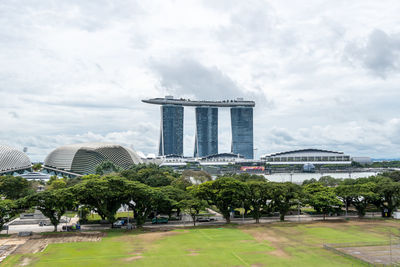 View of marina bay sands hotel view from the balcony of national gallery singapore rooftop