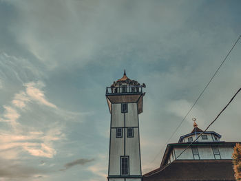 Tower of jami' mosque ready for call to prayer.