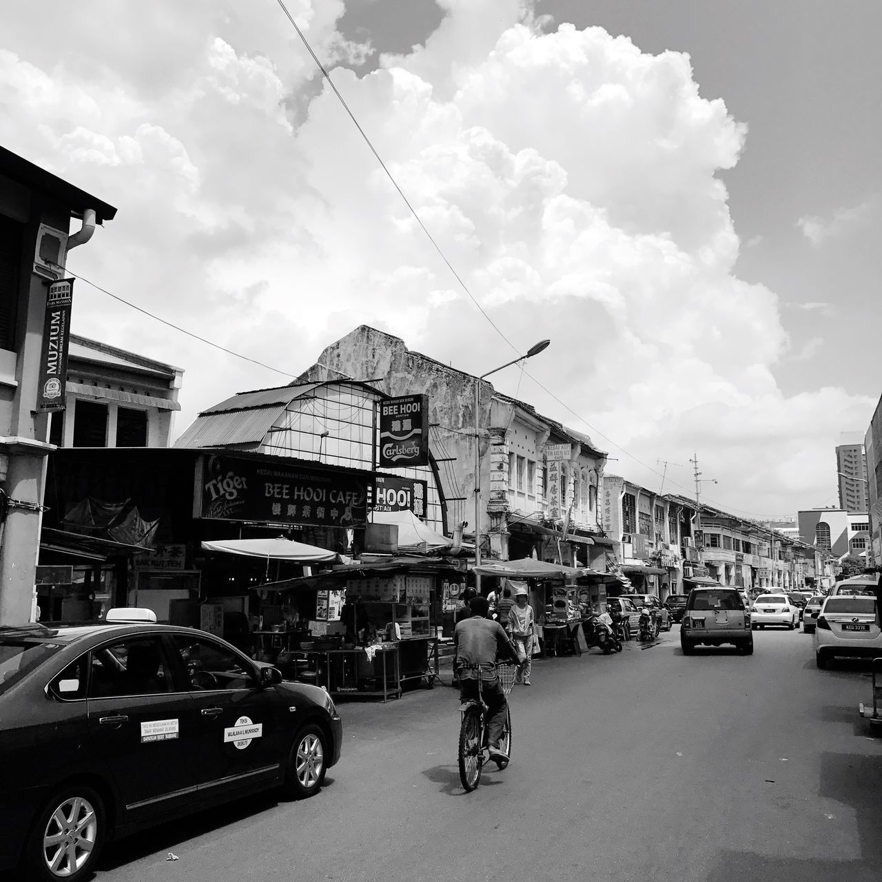 transportation, bicycle, mode of transport, land vehicle, architecture, car, street, city, sky, building exterior, built structure, outdoors, day, no people