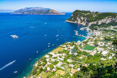 Wide panoramic view of capri marina grande, gulf of naples and sorrentine peninsula, italy