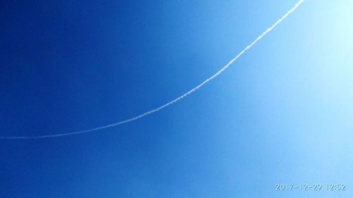 Vapor trail against clear blue sky